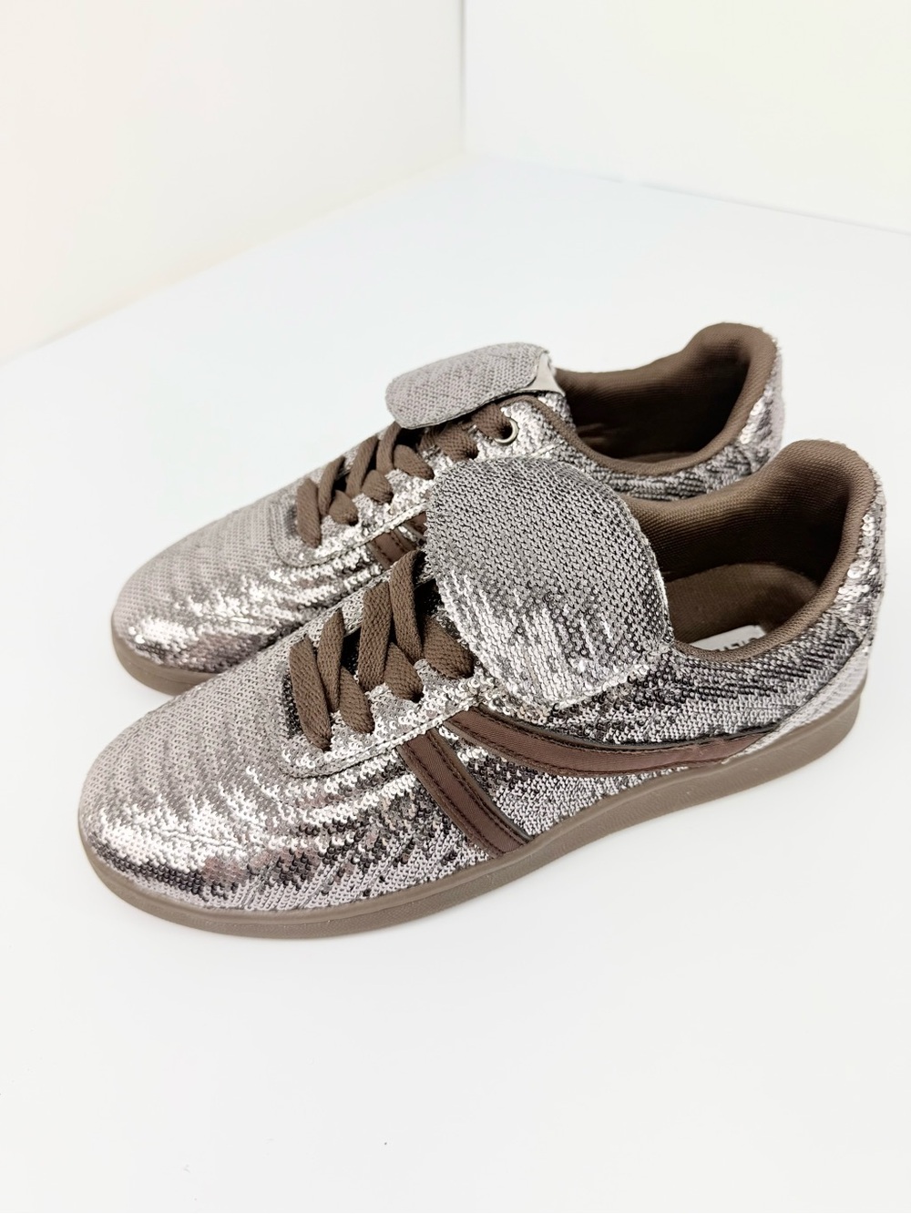 Steve Madden MADRID Silver Sequin Sparkle Brown Stripe Tongue Flap Sneaks NWOB - Picture 7 of 16